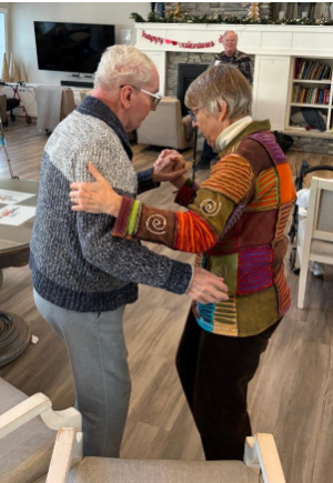 Couple dancing with Pete Sandvik